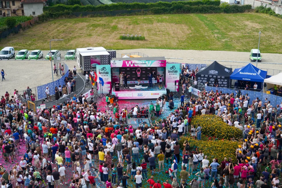 Giro Women 2026 le premiazioni finali a Saluzzo