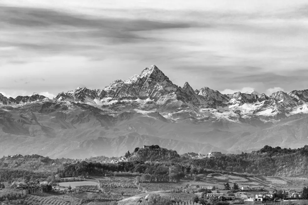 Il Monviso visto dalle Langhe - foto Giorgio Galeotti CC BY 4.0