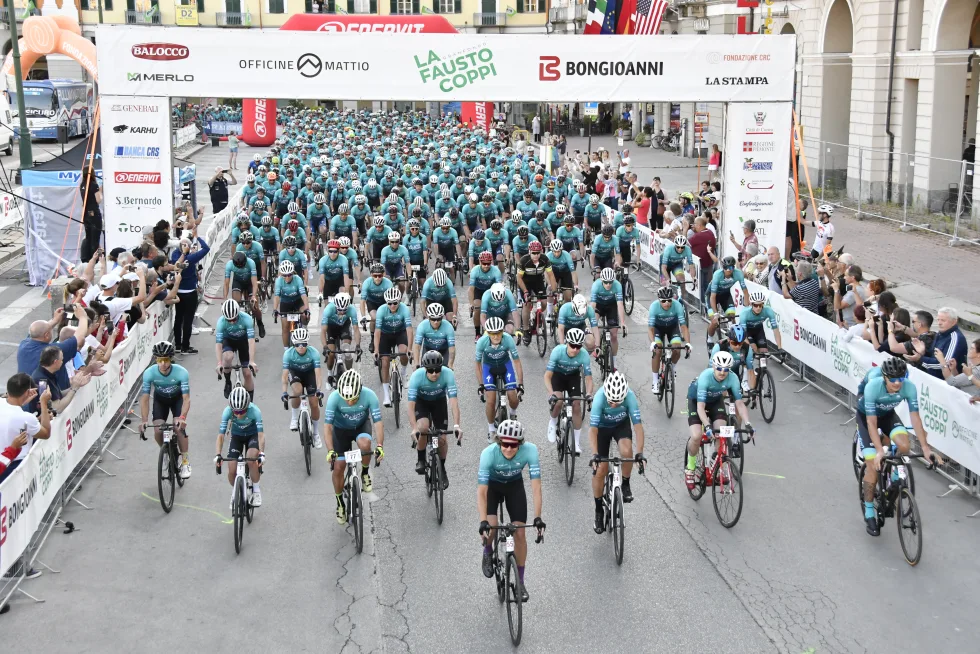 La partenza della Fausto Coppi 2023 a Cuneo